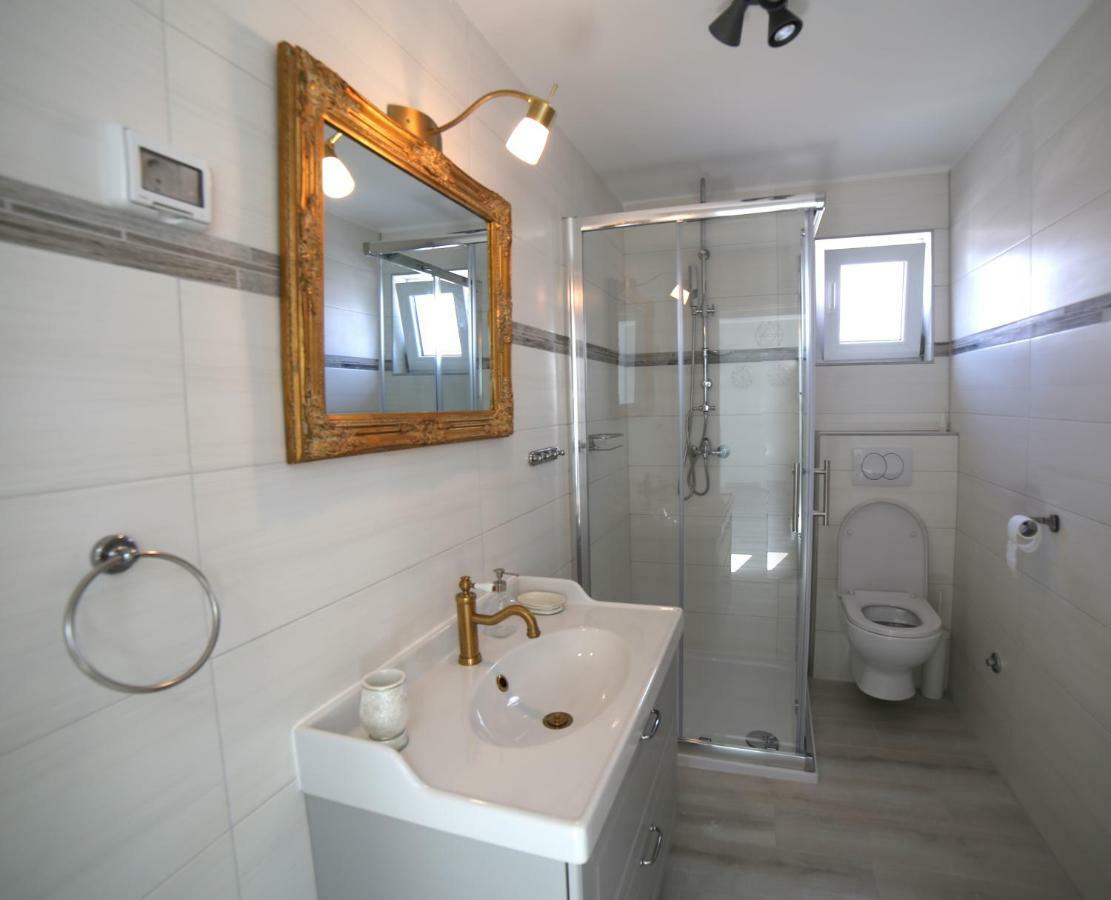 Sweet Suite With Free Private Parking Pula Exteriör bild