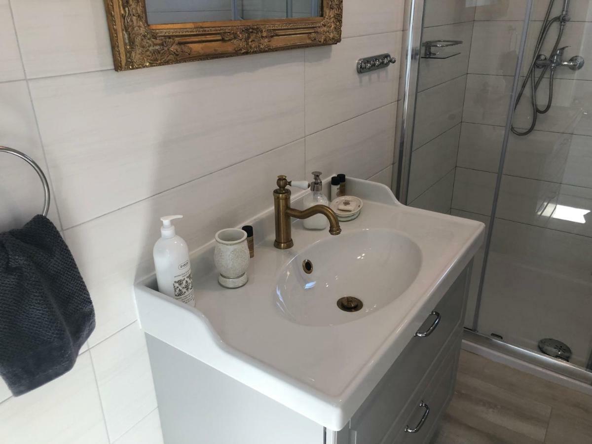 Sweet Suite With Free Private Parking Pula Exteriör bild